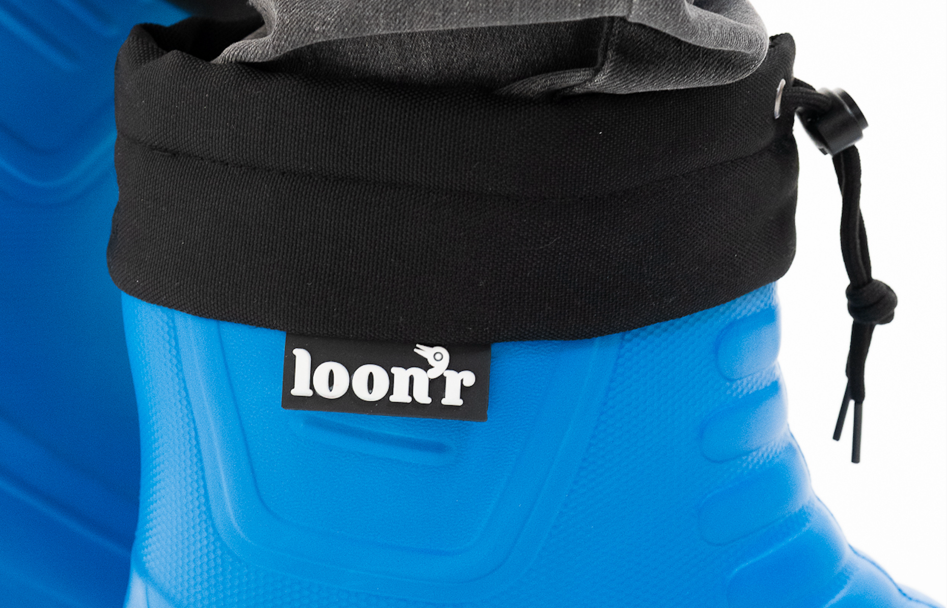 A Glacier's Bummock cuff and cinch hardware